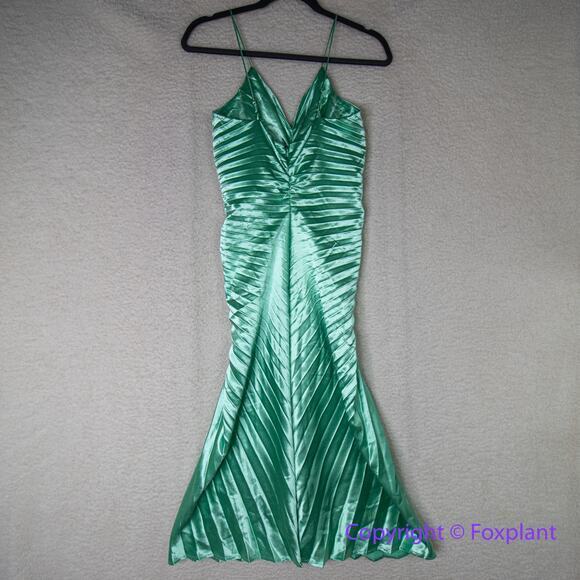 Anthropologie Delfi Pleated Pop Midi Dress in green, size XS - Picture 10 of 16